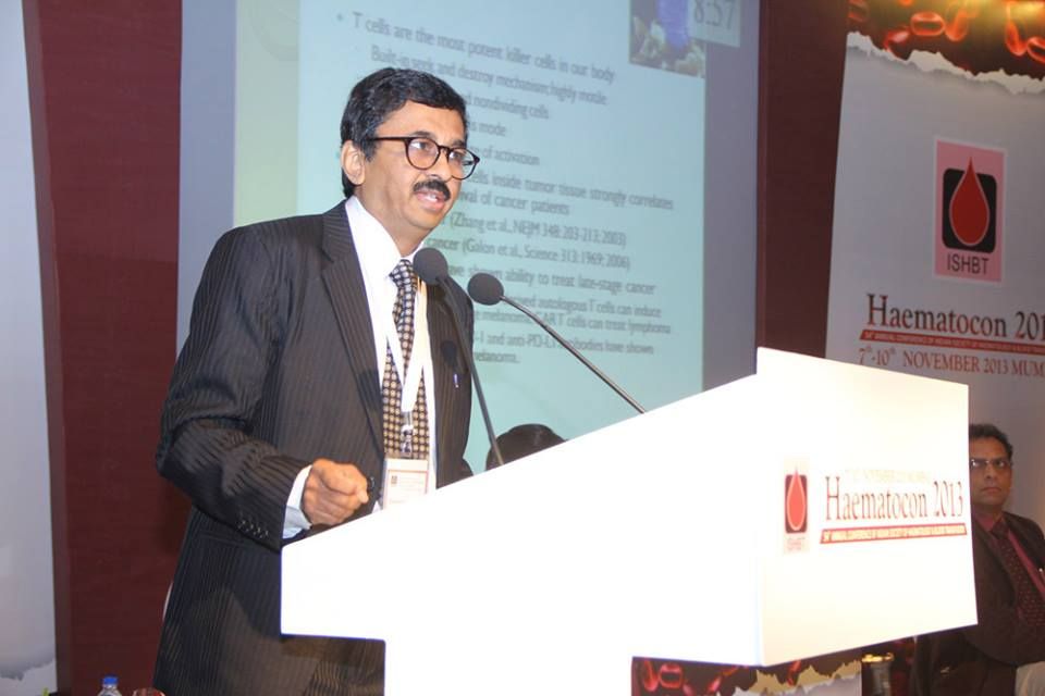 Dr. Singhvi presenting at Haematocon, Mumbai
