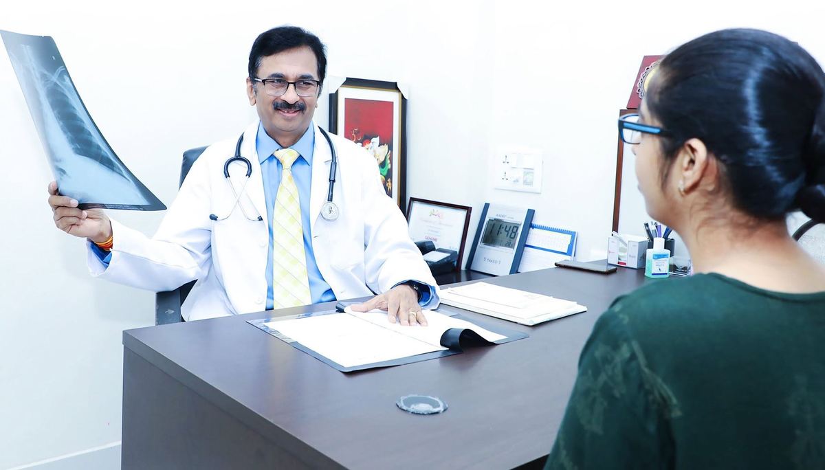 Dr. Singhvi reviewing a chest X-ray with a patient at CHL Hospitals, Indore
