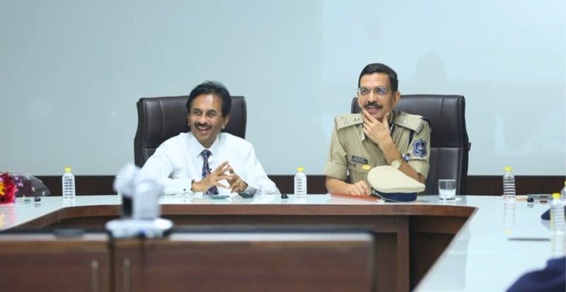 Dr. Singhvi with the Police Commissioner of Ahmedabad during Q&A
