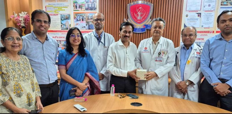 Dr. Singhvi with the Department of Oncology team at MG Hospital, Jaipur