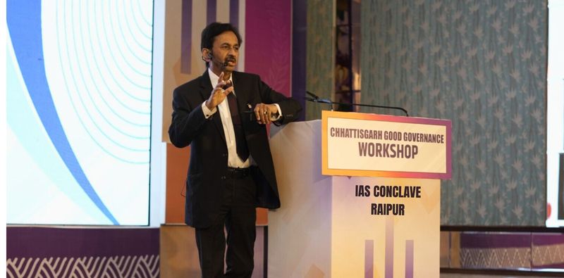 Dr. Anil Singhvi presenting at the Chhattisgarh Good Governance Workshop, IAS Conclave, Raipur
